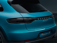 LED tail lights with light panel, darkened. Silver-coloured 'PORSCHE' logo Porsche Macan II - 95B04490500 LED tail lights with light panel, darkened. Silver-coloured 'PORSCHE' logo Porsche Macan II - 95B04490500