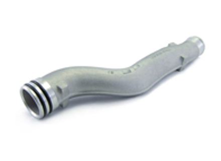 Tubo dell'acqua di raffreddamento inferiore. Porsche 955 Cayenne 4.5L S / 4.5L Turbo 2003-06 - 94810605906, 94810604907, 94810604905 - URO-010074