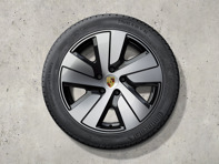 Ensemble de roues et pneus d'hiver Taycan S Aero de 19 pouces. Porsche Taycan (MK2) 2024>> - 9J1073603BB - 9J1073603BB Ensemble de roues et pneus d'hiver Taycan S Aero de 19 pouces. Porsche Taycan (MK2) 2024>> - 9J1073603BB - 9J1073603BB