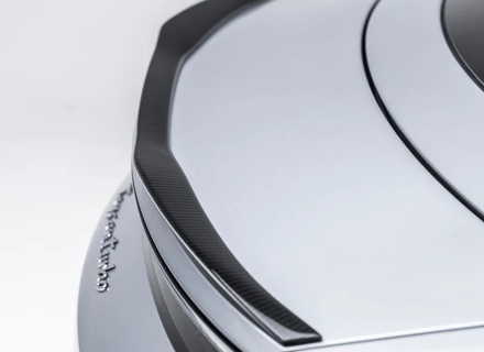 Rear decklid spoiler in carbon fibre. Porsche Taycan turbo / turbo S