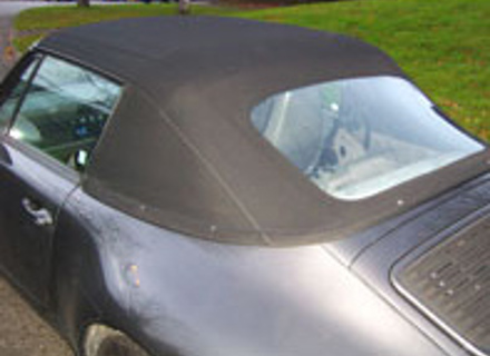 敞篷车引擎盖 - 前部和车窗部分。保时捷 993