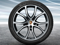Cerchi in lega da 21' Cayenne dal design esclusivo e pneumatici invernali Porsche originali - 9Y0044602L, 9Y0044617L, 9Y0044612L Cerchi in lega da 21' Cayenne dal design esclusivo e pneumatici invernali Porsche originali - 9Y0044602L, 9Y0044617L, 9Y0044612L