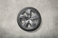 Set di ruote e pneumatici invernali da 22" Macan dal design esclusivo, argento platino. Porsche Macan-e - 95C044600M