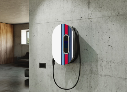 Couvercle design au design MARTINI RACING® pour station de chargement ouverte. Porsche Taycan / Cayenne E-Hybride / Panamera E-Hybride - 7PP915706A, 9J104400041, 9J104400031