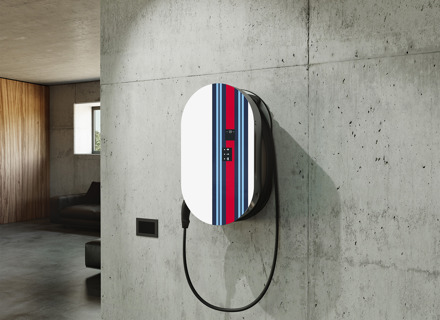 Couvercle design au design MARTINI RACING® pour station de chargement fermée. Porsche Taycan / Cayenne E-Hybride / Panamera E-Hybride - 7PP915706A, 9J104400030, 9J104400031