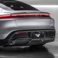 碳纤维后保险杠下部扩散器。保时捷 Taycan turbo / turbo S 碳纤维后保险杠下部扩散器。保时捷 Taycan turbo / turbo S