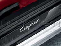 Listelli sottoporta in carbonio con logo. Porsche 981C Cayman / 718 (982) Cayman - 98104480022, 98104480023 Listelli sottoporta in carbonio con logo. Porsche 981C Cayman / 718 (982) Cayman - 98104480022, 98104480023