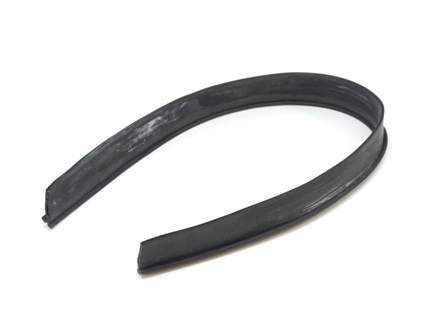 发动机舱密封件，前部。保时捷 911 1974-89 - 91150411302 - URO-008813, 1685800400