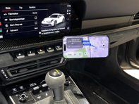 Smartphone holder and charger. Porsche 992