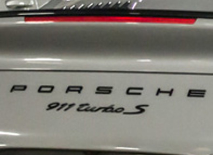 'PORSCHE 911 TURBO S' Schwarzes Heck-Emblem für Porsche 991.2 - 99104480385041
