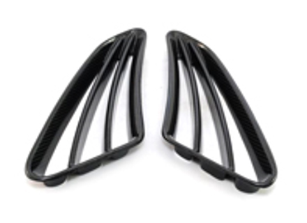 Kühlergrill-Luftauslass im Flügel. Porsche 987 / 987C - 98750456100CFB