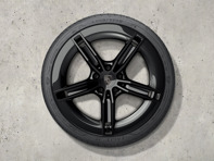 Ensemble jantes et pneus été Mission E de 21 pouces peints en noir (finition brillante). Porsche Taycan (MK2) 2024>> - 9J1073663KB - 9J1073663KB Ensemble jantes et pneus été Mission E de 21 pouces peints en noir (finition brillante). Porsche Taycan (MK2) 2024>> - 9J1073663KB - 9J1073663KB