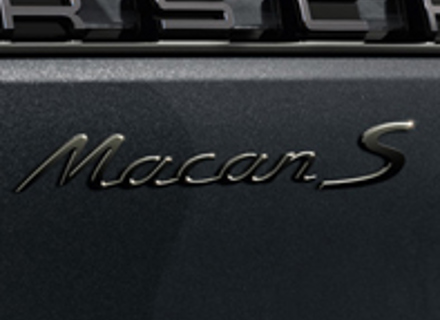 Rear badge MACAN S, in Black (matt). Porsche Macan II / Macan II S - 95B044815710K1, 95B04481571