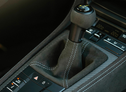 PDK sportknop en upgradekit voor kofferbak, zwarte Race-Tex/grijze stiksels. Porsche 718 / 991.2 / 991 GT3 - 982713120APO2