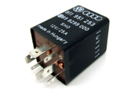 Oliekoeler/airco relais. Porsche 964/993 - PCG95125400, 811951253