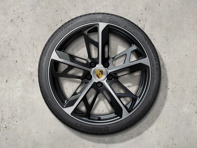 Ensemble de jantes et pneus d'hiver Cross Turismo de 21 pouces, peints en noir (finition brillante). Porsche Taycan (MK2) Cross Turismo 2024>> - 9J1073603LA - 9J1073603LA Ensemble de jantes et pneus d'hiver Cross Turismo de 21 pouces, peints en noir (finition brillante). Porsche Taycan (MK2) Cross Turismo 2024>> - 9J1073603LA - 9J1073603LA