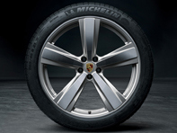 Cerchi in lega sportivi Macan da 21' dal design esclusivo e pneumatici estivi originali Porsche - 95B044668K Cerchi in lega sportivi Macan da 21' dal design esclusivo e pneumatici estivi originali Porsche - 95B044668K
