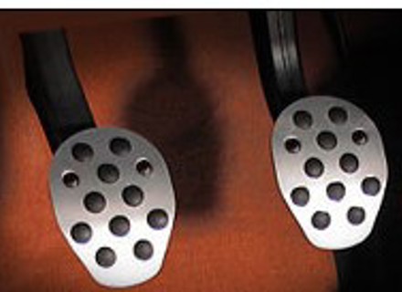 Rennline Pedale frizione/freno in alluminio 2 pezzi. Impugnatura in gomma. UNIVERSALE - P60