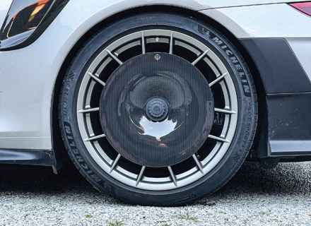 Cerchio posteriore in fibra di carbonio con dischi EVO Aero. Porsche 991.2 GT2 RS