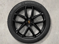 Cerchi in lega da 21' Macan GT Design e pneumatici estivi Porsche originali - 95B044668N Cerchi in lega da 21' Macan GT Design e pneumatici estivi Porsche originali - 95B044668N