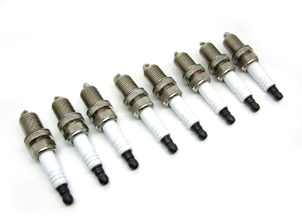 Bougies (8-PACK). Porsche 957 Cayenne 4.8L V8 S/GTS - 99917012290, 999.170.122.90, 99917013090