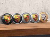 Coprimozzi neri (finitura effetto seta) con stemma Porsche colorato per Porsche Taycan - 9J1073000J