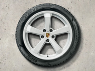 19-/20-inch 911 (992) Dakar, White Alloy wheels and winter tyres Original Porsche - 992044600T