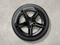 Ensemble jantes et pneus d'hiver Mission E de 21 pouces, peints en noir (finition brillante). Porsche Taycan (MK2) 2024>> - 9J1073603KB - 9J1073603KB Ensemble jantes et pneus d'hiver Mission E de 21 pouces, peints en noir (finition brillante). Porsche Taycan (MK2) 2024>> - 9J1073603KB - 9J1073603KB