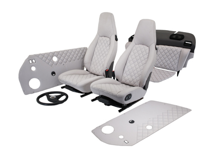 Gebrauchtes Innenausstattungsset - Hellgraues gestepptes Leder mit MOMO Carrera RS Lenkrad. Porsche 964 Coupé 1989-1994 - 96452100333, 96452100333JN3, 96452100333AQK, 96452100433, 96452100433JN3, 96452100433AQK, 96452100335, 96452100335KZ2, 96452100335XN5, 96452100335XN7, 96452100335ATH, 96452100335APL, 96452100335AQL, 96452100335AVG, 96452100435, 96452100435KZ2, 96452100435XN5, 96452100435XN7, 96452100435ATH, 96452100435APL, 96452100435AQL, 96452100435AVG, 91155503145, 9115550314505T, 911555031452WJ, 911555031451ZU, 91155503244, 9115550324405T, 911555032442WJ, 911555032441ZU, 91155503156, 91155503156KZ2, 91155503156XN5, 91155503156XN7, 911555031568YR, 911555031566XL, 911555031568ZL, 91155503156D35, 91155503156E27, 91155503255, 91155503255KZ2, 91155503255XN5, 91155503255XN7, 911555032558YR, 911555032556XL, 911555032558ZL, 91155503255D35, 91155503255E27, 96455511145, 9645551114505T, 96455511145TT3, 96455511145XN8, 96455524500, 9645552450005T, 96455524500TT3, 96455524500XN8, 964555245002WJ, 96455524500ATK, 96455524500APR, 96455524500ASR, 96455524502, 9645552450205T, 96455524502TT3, 96455524502XN8, 964555245022WJ, 96455524502ATK, 96455524502APR, 96455524502ASR, 96455511146, 96455511146KZ2, 96455511146TV6, 96455511146XP1, 96455511146XP6, 96455511146XN7, 96455524501, 96455524501KZ2, 96455524501XP6, 96455524501XN7, 964555245018YR, 964555245016XL, 96455524501ATM, 96455524501APT, 96455524501D35, 96455524503, 96455524503KZ2, 96455524503XP6, 96455524503XN7, 964555245038YR, 964555245036XL, 96455524503ATM, 96455524503APT, 96455524503D35, 96455524509, 9645552450905T, 96455524508, 9645552450805T, 96455524509TT3, 96455524508TT3, 96455524511, 9645552451105T, 99334708480, 993347084808YR - INTERIOR9642