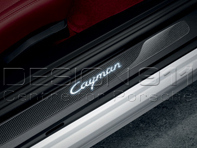 Listelli sottoporta in carbonio con logo, illuminati. Porsche 981C Cayman / 718 (982) Cayman - 98104480032, 98104480033 Listelli sottoporta in carbonio con logo, illuminati. Porsche 981C Cayman / 718 (982) Cayman - 98104480032, 98104480033