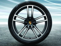 Cerchi in lega da 21' Cayenne Turbo e pneumatici estivi Porsche originali - 9Y0044660H, 9Y0044660F, 9Y0044661F Cerchi in lega da 21' Cayenne Turbo e pneumatici estivi Porsche originali - 9Y0044660H, 9Y0044660F, 9Y0044661F