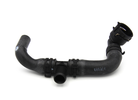 Tubo acqua di raffreddamento con raccordo a T. Porsche 95B.1 Macan 2.0L - 95B121049E