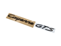 后备箱盖/行李箱盖上印有“Cayenne GTS”字样/铭文,高光黑色。保时捷 9YA Cayenne GTS Coupe 2020>> - 9Y004487023, 9Y004487023041 后备箱盖/行李箱盖上印有“Cayenne GTS”字样/铭文,高光黑色。保时捷 9YA Cayenne GTS Coupe 2020>> - 9Y004487023, 9Y004487023041