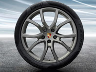 Cerchi in lega da 21' Cayenne Exclusive Design PLATINUM e pneumatici estivi Porsche originali - 9Y0044660K, 9Y0044661K Cerchi in lega da 21' Cayenne Exclusive Design PLATINUM e pneumatici estivi Porsche originali - 9Y0044660K, 9Y0044661K