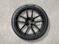 21 英寸 Turbo GT 轻量夏季锻造车轮组,带履带轮胎。保时捷 Taycan (MK2) Turbo GT 2024>> - 9J1073673AT, 9J104440010 - 9J1073673AT 21 英寸 Turbo GT 轻量夏季锻造车轮组,带履带轮胎。保时捷 Taycan (MK2) Turbo GT 2024>> - 9J1073673AT, 9J104440010 - 9J1073673AT