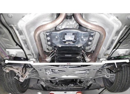 Renfort de suspension inférieur avant. Porsche 970 Panamera V6 - URLA4-1879