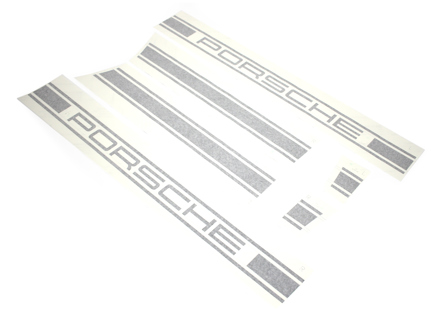 Strisce decorative laterali con scritta PORSCHE. Porsche 9YA Caienna - 9Y0088870, 9Y008887037, 9Y008887038, 9Y008887039, 9Y008887040, 9Y0088095G, 9Y0088095H, 9Y0088095J, 9Y0088095F - 9Y0088095G, 9Y0088095H, 9Y0088095J, 9Y0088095F