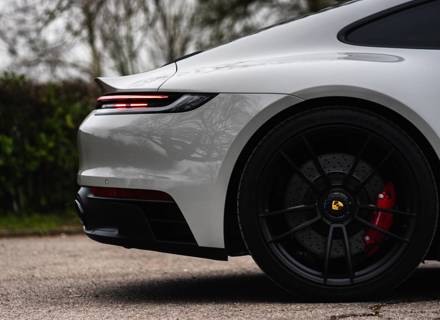 Spoiler posteriore ducktail in fibra di carbonio. Porsche 992 Coupe - 992827952G2X, 992827847BG2X, 992827952DG2X - 992.23.04.PR, 992.23.04.VGC, 992.23.04.BC