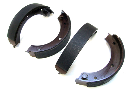 手刹蹄，4 件套。保时捷 911 1965-68 / 356B / 356C - 90135290613, 90135290614, PCG90120971, 	90135209710 - PS8532, 911419/00, 1663900410, BP PS8532