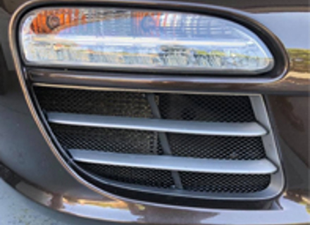 前保险杠侧格栅（散热器格栅）。保时捷 997 Gen 2 Carrera 2 / 4 / S / 4S
