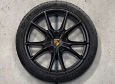 Jantes en alliage Carrera S 20' et pneus d'hiver d'origine Porsche pour 718 (982) Spyder/GT4 - 98204460010 Jantes en alliage Carrera S 20' et pneus d'hiver d'origine Porsche pour 718 (982) Spyder/GT4 - 98204460010